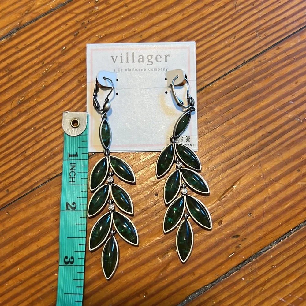 villager by Liz Claiborne green chandelier earrings - Picture 2 of 5